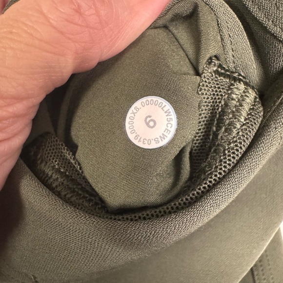 LULULEMON SIZE 6 DARK OLIVE CARGOS - Picture 5 of 8